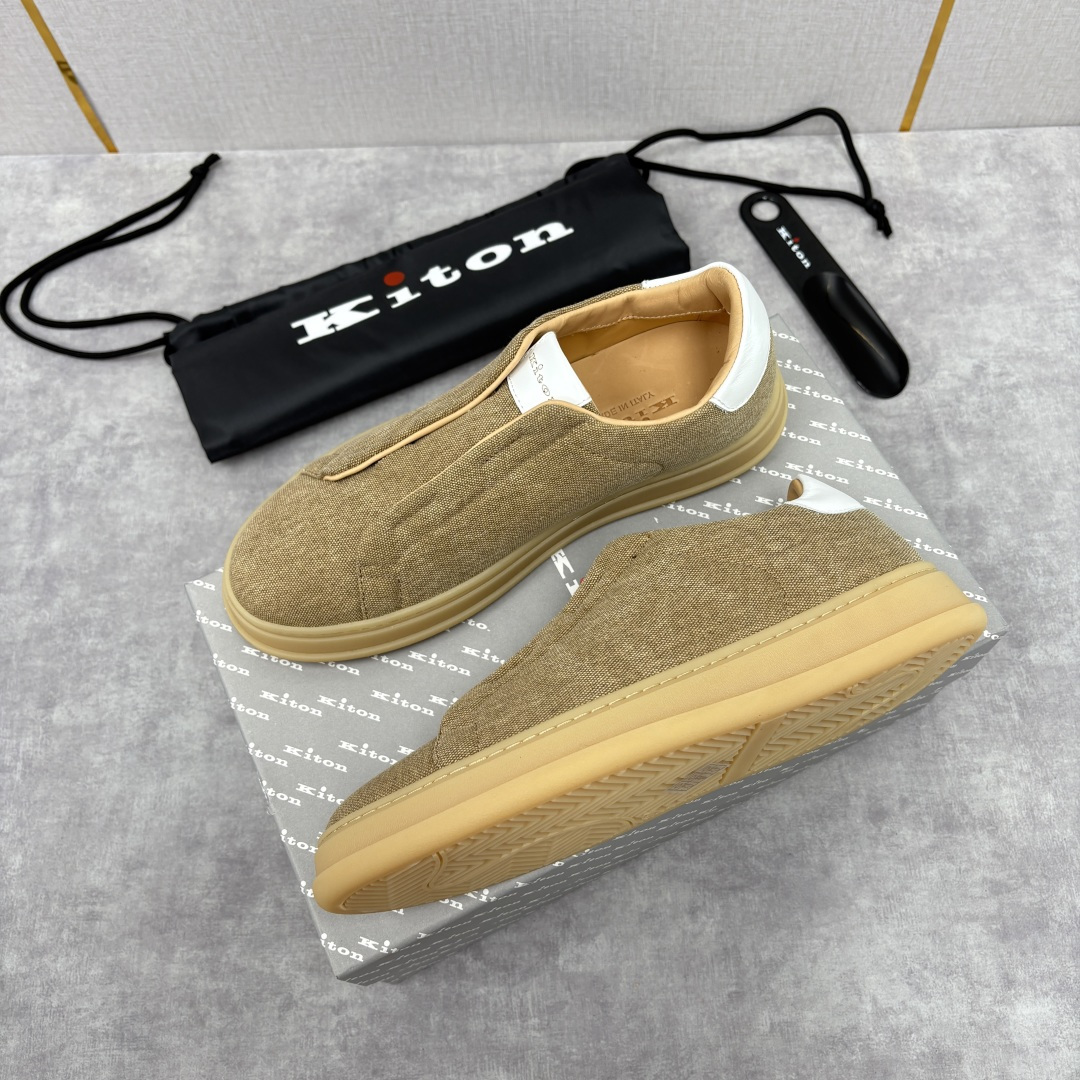 💋💍 Kito*n 新品 男士拼色厚底休闲鞋 鞋面采用牛仔布拼牛皮，小牛皮挺括有型且光泽温润。两种材质均