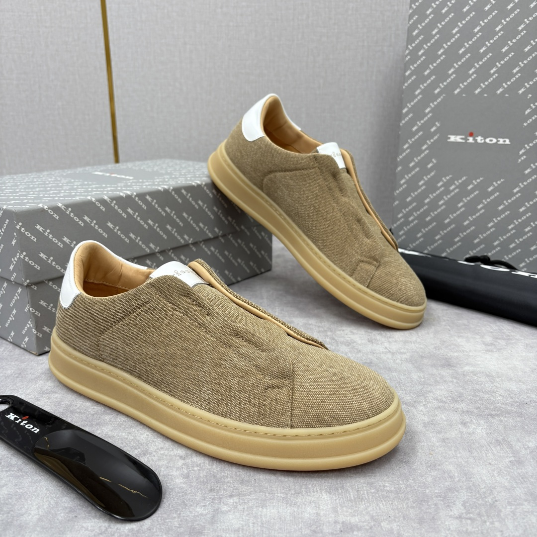 💋💍 Kito*n 新品 男士拼色厚底休闲鞋 鞋面采用牛仔布拼牛皮，小牛皮挺括有型且光泽温润。两种材质均