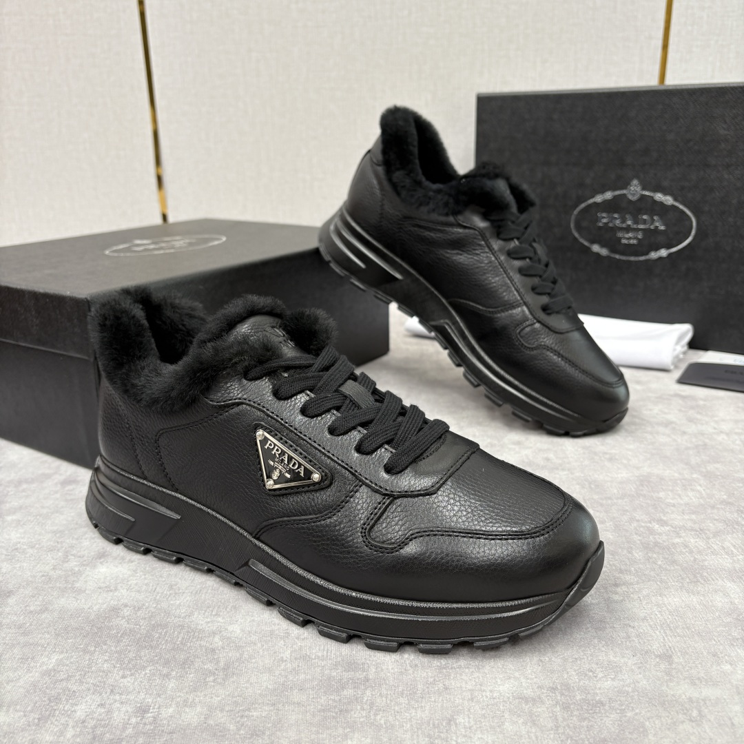 💋💍P家 Prad* 普拉-达 新品羊毛休闲运动鞋 兼顾保暖与品牌格调，是秋冬的实用型质感单品 官方 1