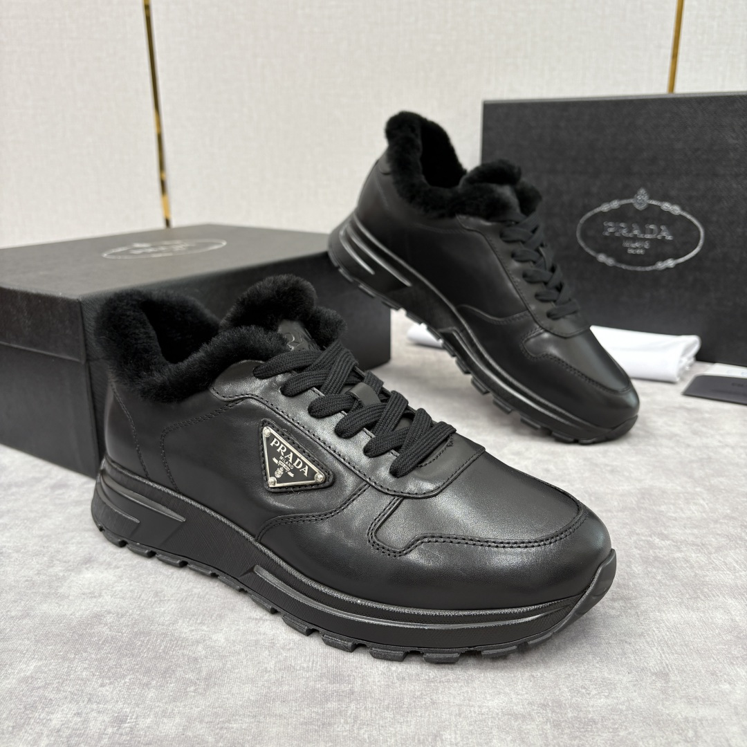 💋💍P家 Prad* 普拉-达 新品羊毛休闲运动鞋 兼顾保暖与品牌格调，是秋冬的实用型质感单品 官方 1