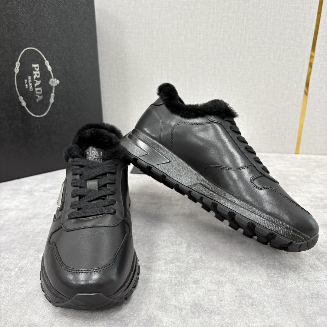💋💍P家 Prad* 普拉-达 新品羊毛休闲运动鞋 兼顾保暖与品牌格调，是秋冬的实用型质感单品 官方 1