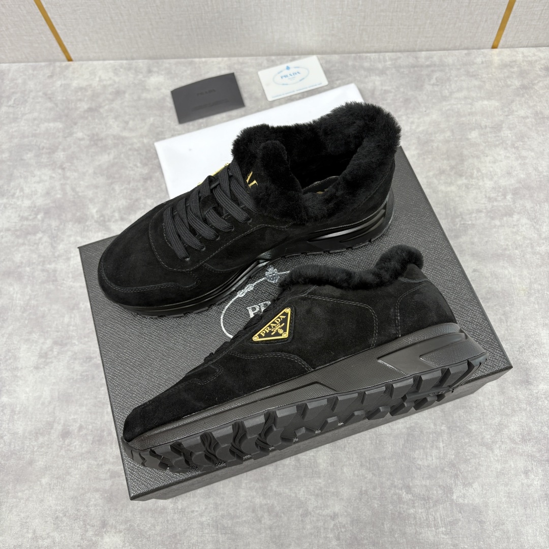 💋💍P家 Prad* 普拉-达 新品羊毛休闲运动鞋 兼顾保暖与品牌格调，是秋冬的实用型质感单品 官方 1