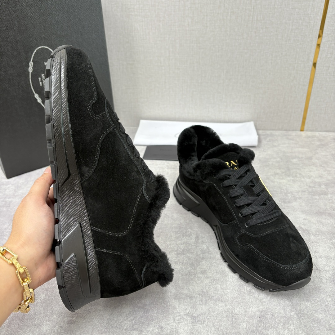 💋💍P家 Prad* 普拉-达 新品羊毛休闲运动鞋 兼顾保暖与品牌格调，是秋冬的实用型质感单品 官方 1