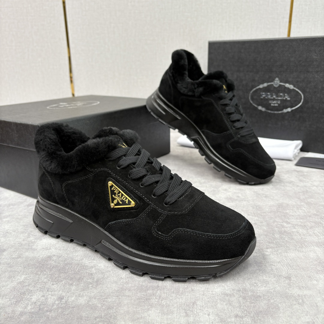 💋💍P家 Prad* 普拉-达 新品羊毛休闲运动鞋 兼顾保暖与品牌格调，是秋冬的实用型质感单品 官方 1