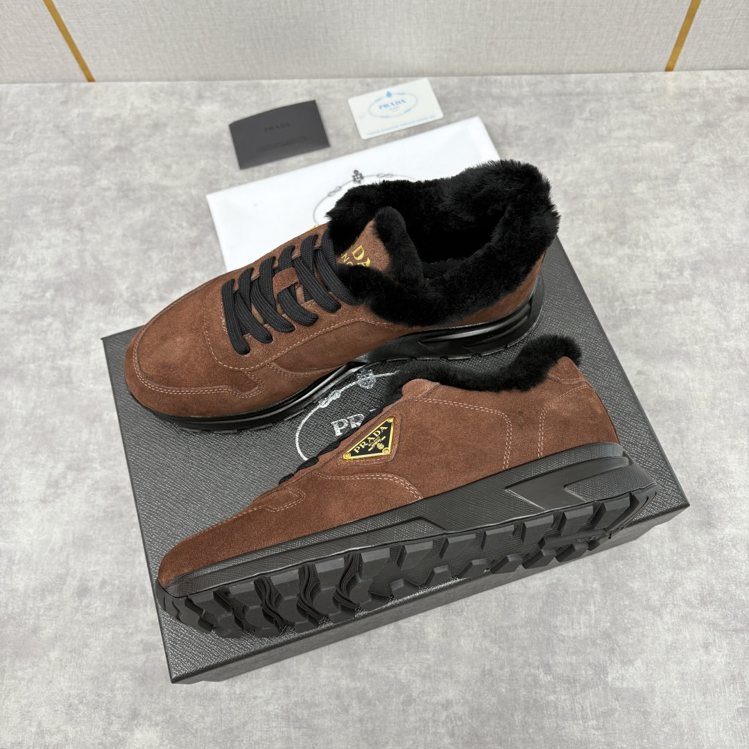 💋💍P家 Prad* 普拉-达 新品羊毛休闲运动鞋 兼顾保暖与品牌格调，是秋冬的实用型质感单品 官方 1