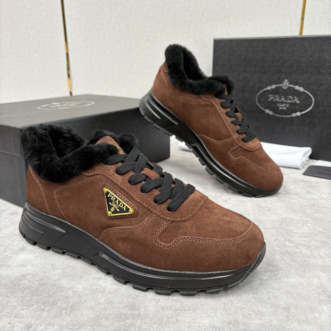 💋💍P家 Prad* 普拉-达 新品羊毛休闲运动鞋 兼顾保暖与品牌格调，是秋冬的实用型质感单品 官方 1