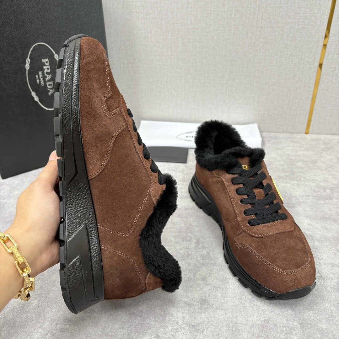 💋💍P家 Prad* 普拉-达 新品羊毛休闲运动鞋 兼顾保暖与品牌格调，是秋冬的实用型质感单品 官方 1