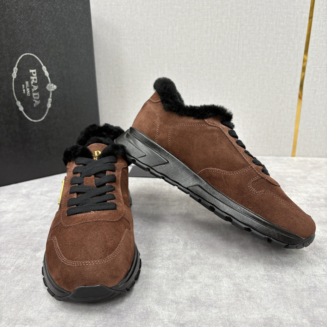 💋💍P家 Prad* 普拉-达 新品羊毛休闲运动鞋 兼顾保暖与品牌格调，是秋冬的实用型质感单品 官方 1