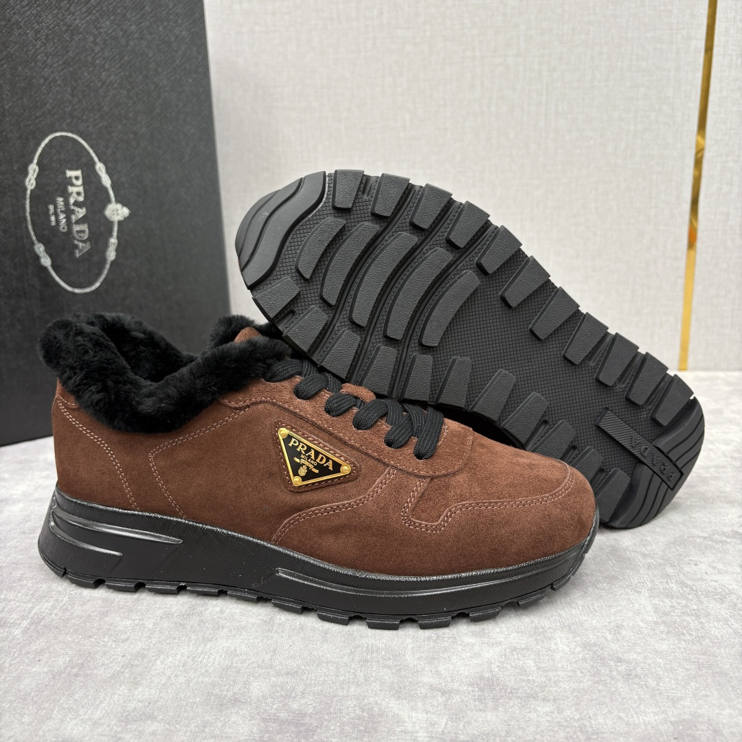 💋💍P家 Prad* 普拉-达 新品羊毛休闲运动鞋 兼顾保暖与品牌格调，是秋冬的实用型质感单品 官方 1