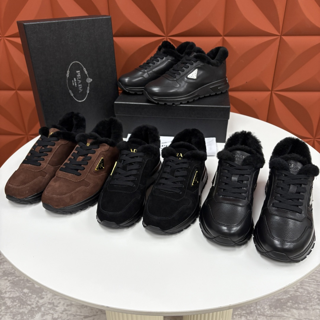 💋💍P家 Prad* 普拉-达 新品羊毛休闲运动鞋 兼顾保暖与品牌格调，是秋冬的实用型质感单品 官方 1