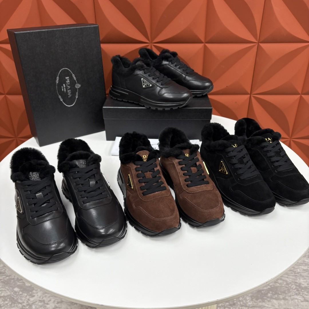 💋💍P家 Prad* 普拉-达 新品羊毛休闲运动鞋 兼顾保暖与品牌格调，是秋冬的实用型质感单品 官方 1