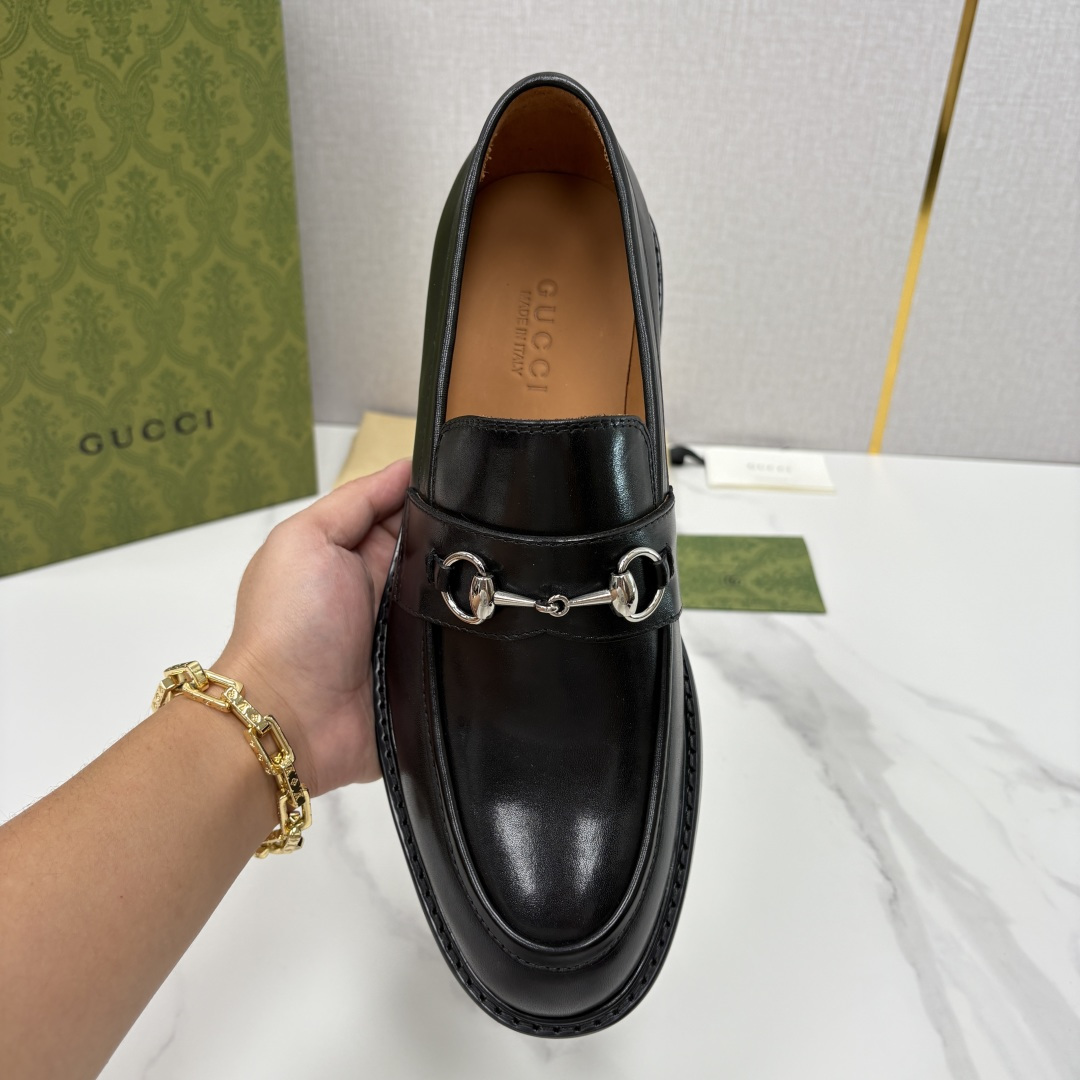 💋💍G家 GUCC* 新品男士马衔扣乐福鞋皮鞋 经典与时尚的交融 鞋面上的马衔扣，是古-驰经典符号的具象