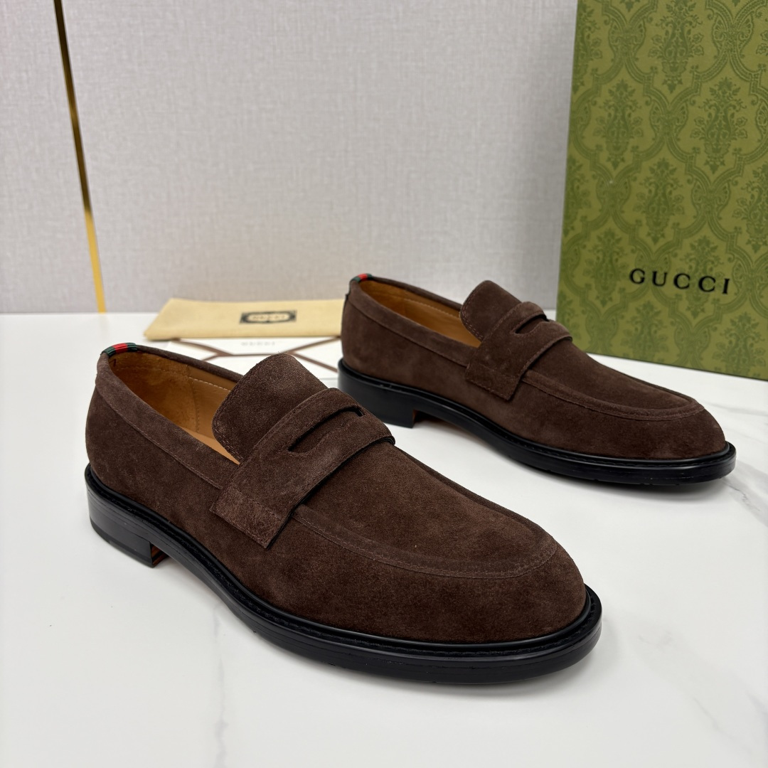 💋💍G家 GUCC* 新品男士简约乐福鞋皮鞋 经典与时尚的交融 此款系列里包含 2 种不同质感的材质——