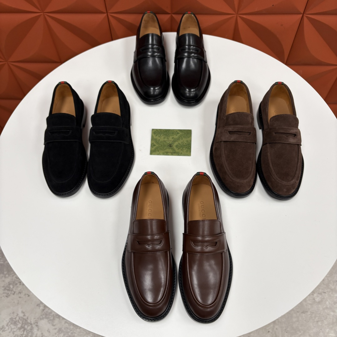 💋💍G家 GUCC* 新品男士简约乐福鞋皮鞋 经典与时尚的交融 此款系列里包含 2 种不同质感的材质——