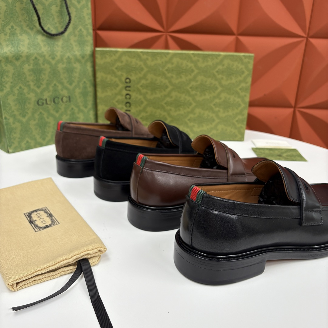 💋💍G家 GUCC* 新品男士简约乐福鞋皮鞋 经典与时尚的交融 此款系列里包含 2 种不同质感的材质——