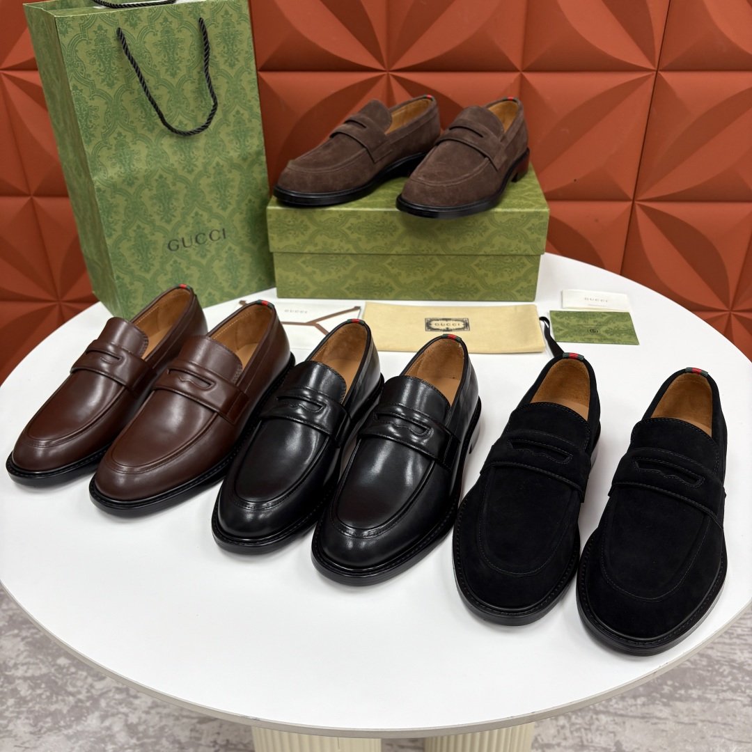 💋💍G家 GUCC* 新品男士简约乐福鞋皮鞋 经典与时尚的交融 此款系列里包含 2 种不同质感的材质——