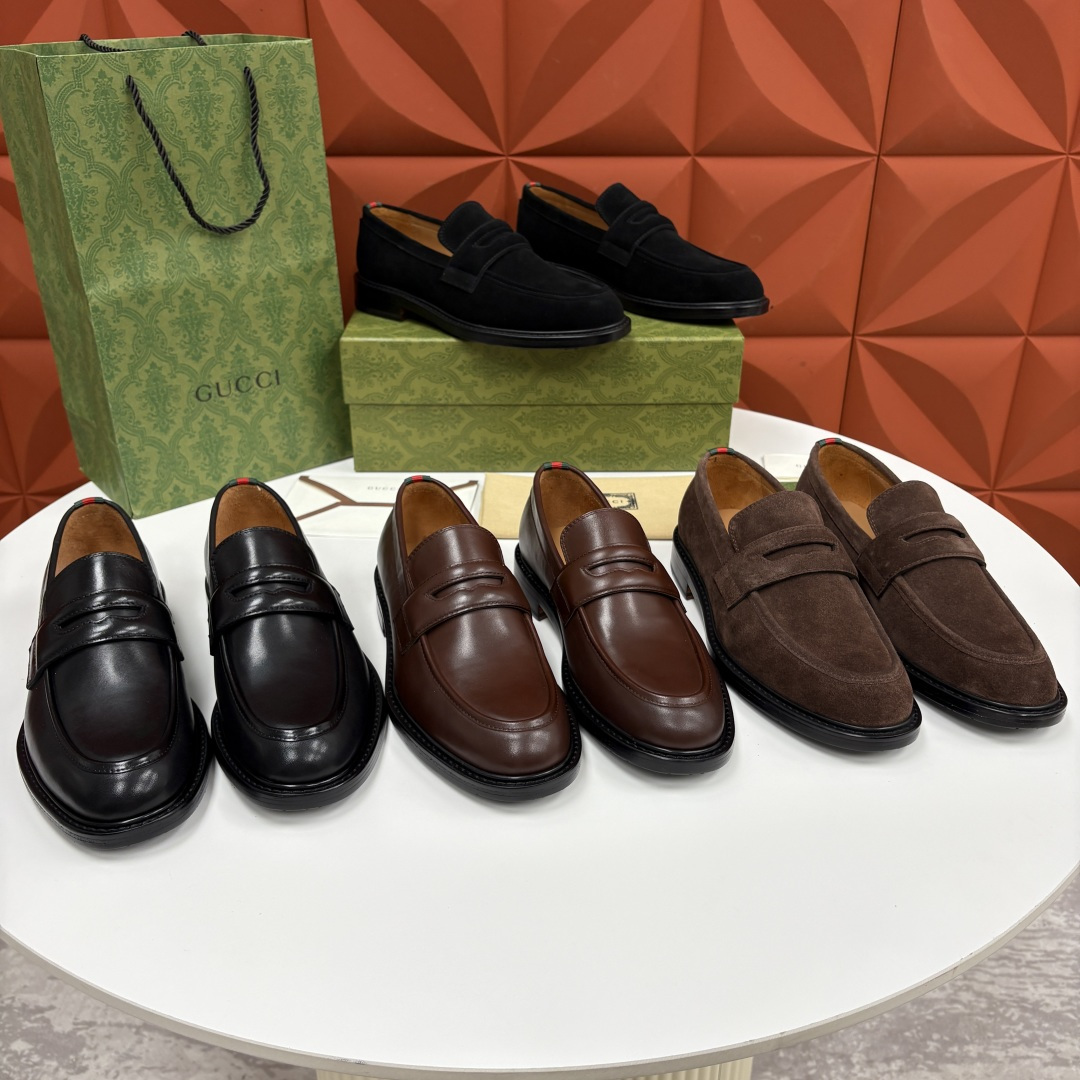 💋💍G家 GUCC* 新品男士简约乐福鞋皮鞋 经典与时尚的交融 此款系列里包含 2 种不同质感的材质——