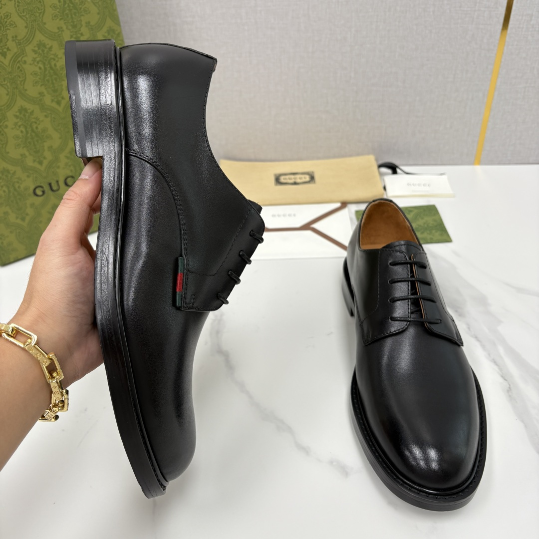💋💍G家 GUCC* 古-驰 新品男士正装鞋皮鞋 德比鞋鞋型，是优雅与实用的平衡之选。选用细腻有光泽的进
