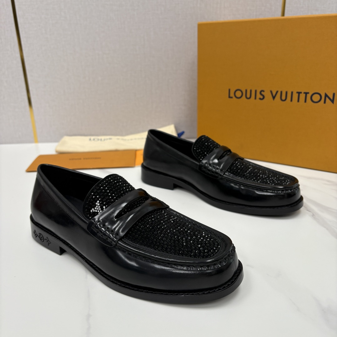 💋💍L家新品 LOUI* 乐福鞋皮鞋 官方 9,350 本款Major乐福鞋皮鞋系列采用进口小牛皮/开边