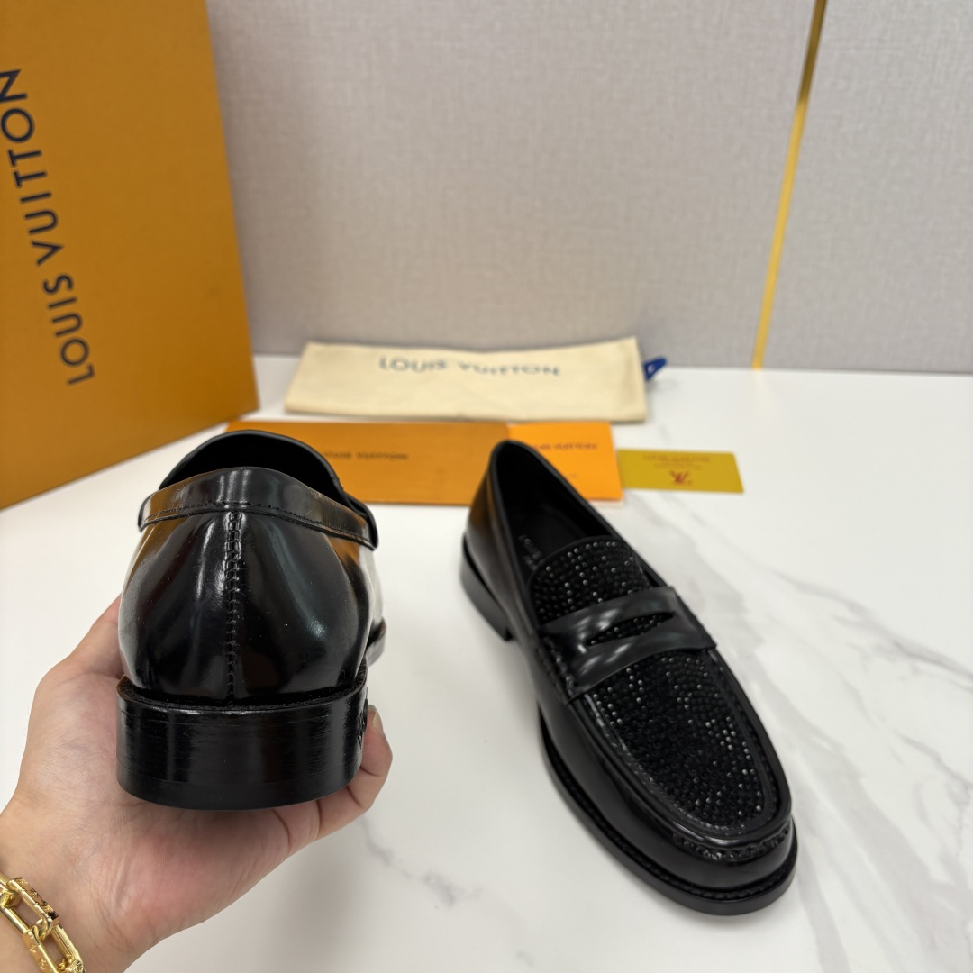 💋💍L家新品 LOUI* 乐福鞋皮鞋 官方 9,350 本款Major乐福鞋皮鞋系列采用进口小牛皮/开边