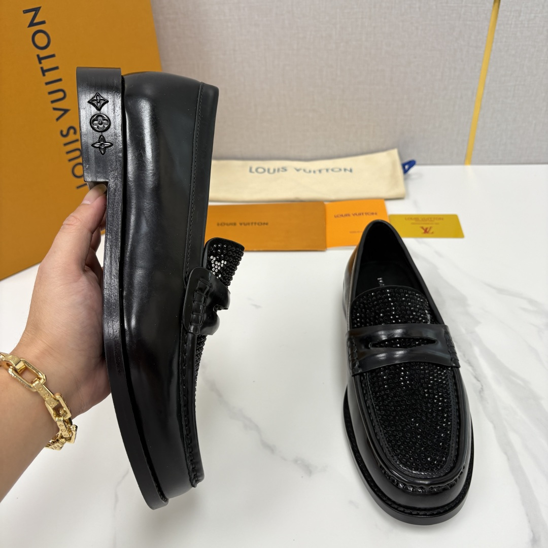 💋💍L家新品 LOUI* 乐福鞋皮鞋 官方 9,350 本款Major乐福鞋皮鞋系列采用进口小牛皮/开边