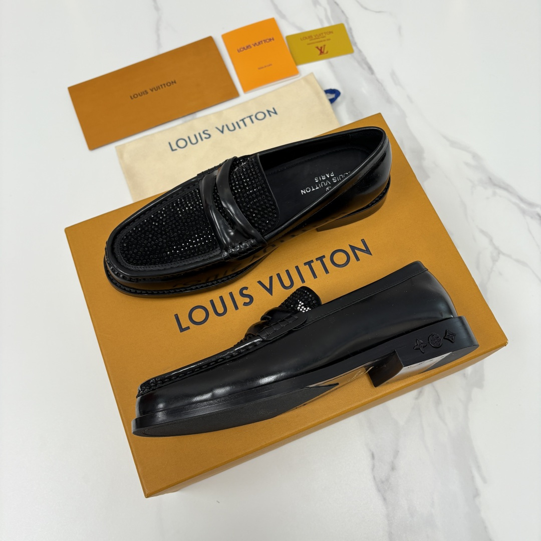 💋💍L家新品 LOUI* 乐福鞋皮鞋 官方 9,350 本款Major乐福鞋皮鞋系列采用进口小牛皮/开边