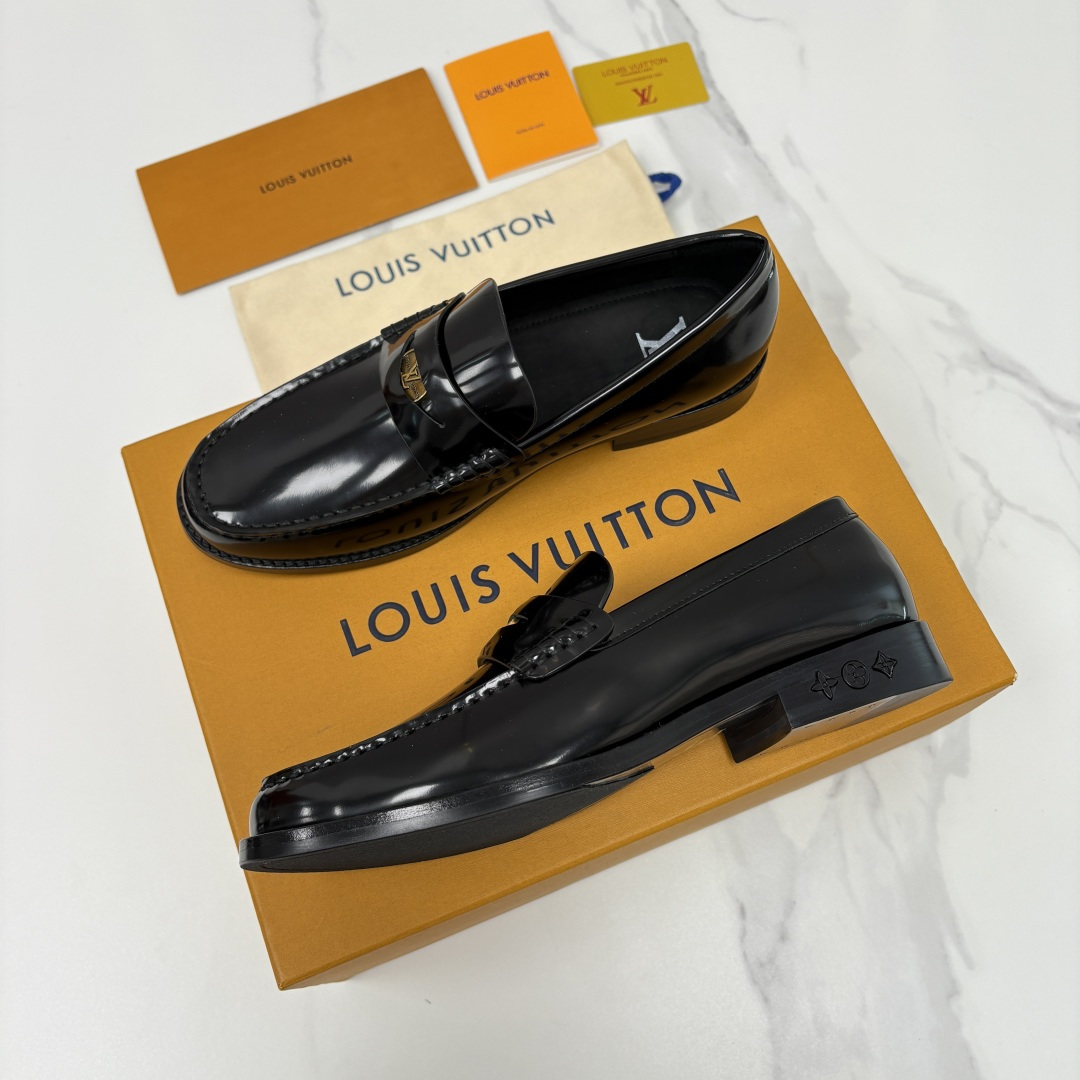 💋💍L家新品 LOUI* 乐福鞋皮鞋 官方 9,350 本款Major乐福鞋皮鞋系列采用进口小牛皮/开边