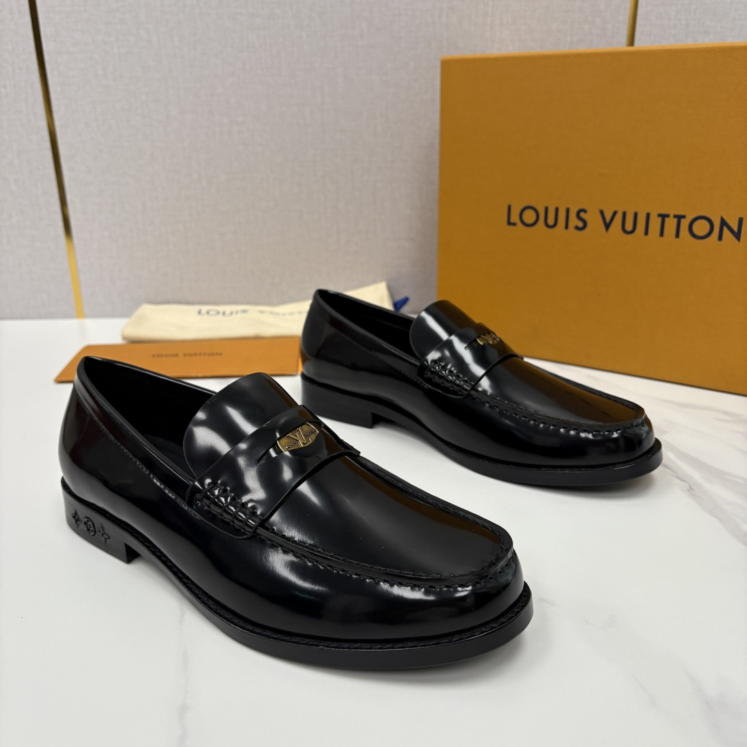 💋💍L家新品 LOUI* 乐福鞋皮鞋 官方 9,350 本款Major乐福鞋皮鞋系列采用进口小牛皮/开边