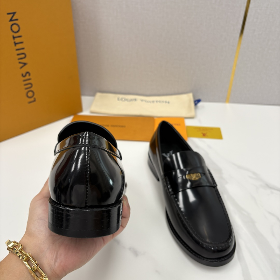 💋💍L家新品 LOUI* 乐福鞋皮鞋 官方 9,350 本款Major乐福鞋皮鞋系列采用进口小牛皮/开边