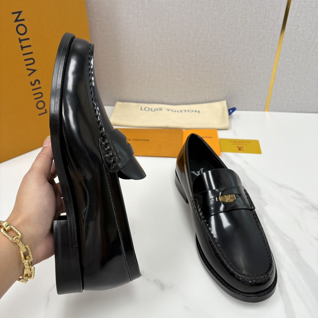 💋💍L家新品 LOUI* 乐福鞋皮鞋 官方 9,350 本款Major乐福鞋皮鞋系列采用进口小牛皮/开边