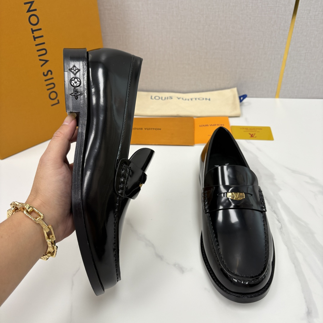 💋💍L家新品 LOUI* 乐福鞋皮鞋 官方 9,350 本款Major乐福鞋皮鞋系列采用进口小牛皮/开边