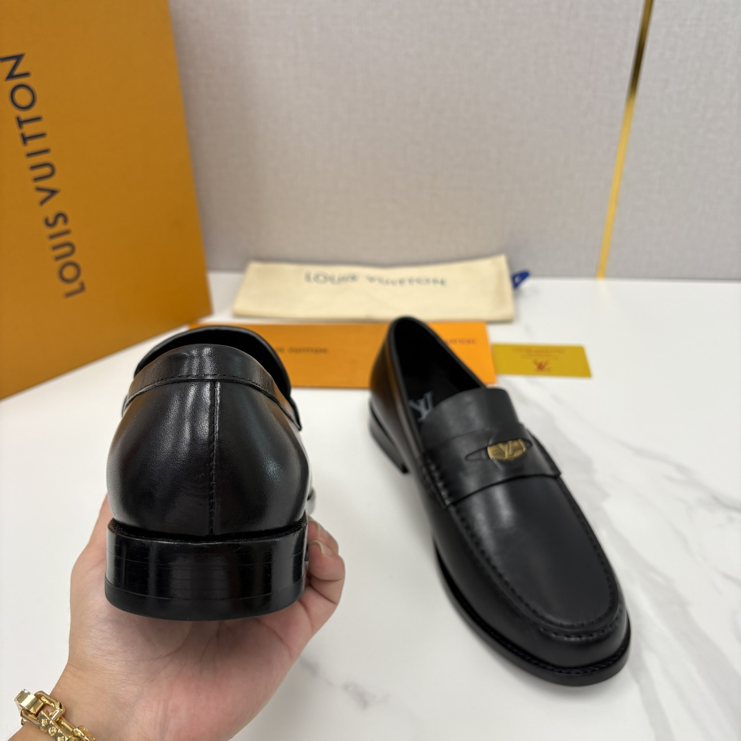 💋💍L家新品 LOUI* 乐福鞋皮鞋 官方 9,350 本款Major乐福鞋皮鞋系列采用进口小牛皮/开边