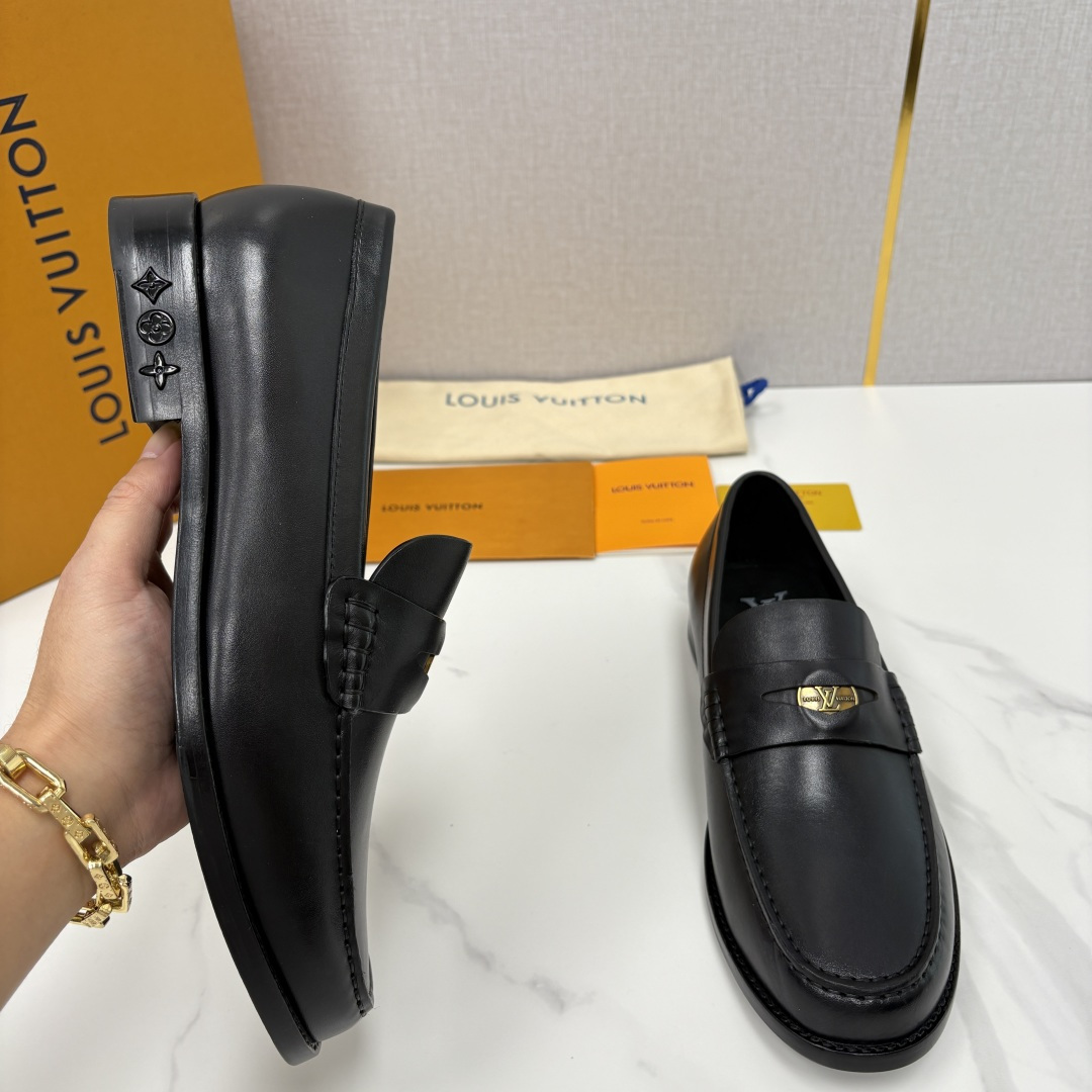 💋💍L家新品 LOUI* 乐福鞋皮鞋 官方 9,350 本款Major乐福鞋皮鞋系列采用进口小牛皮/开边