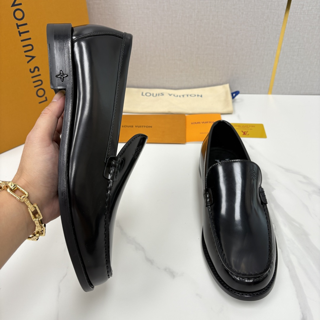 💋💍L家新品 LOUI* 乐福鞋皮鞋 官方 9,350 本款Major乐福鞋皮鞋系列采用进口小牛皮/开边