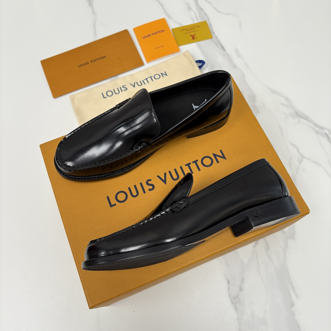 💋💍L家新品 LOUI* 乐福鞋皮鞋 官方 9,350 本款Major乐福鞋皮鞋系列采用进口小牛皮/开边