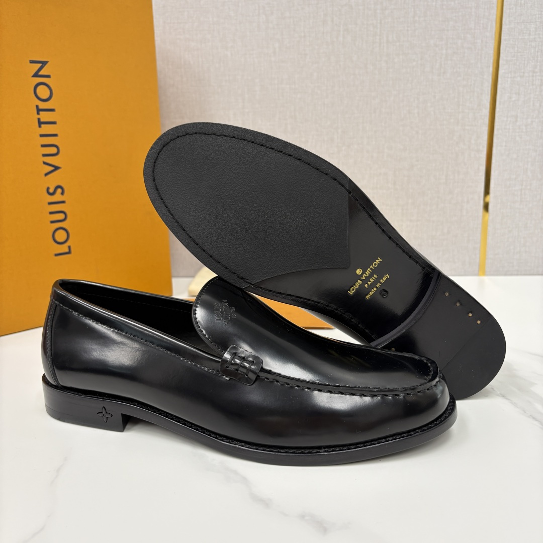 💋💍L家新品 LOUI* 乐福鞋皮鞋 官方 9,350 本款Major乐福鞋皮鞋系列采用进口小牛皮/开边