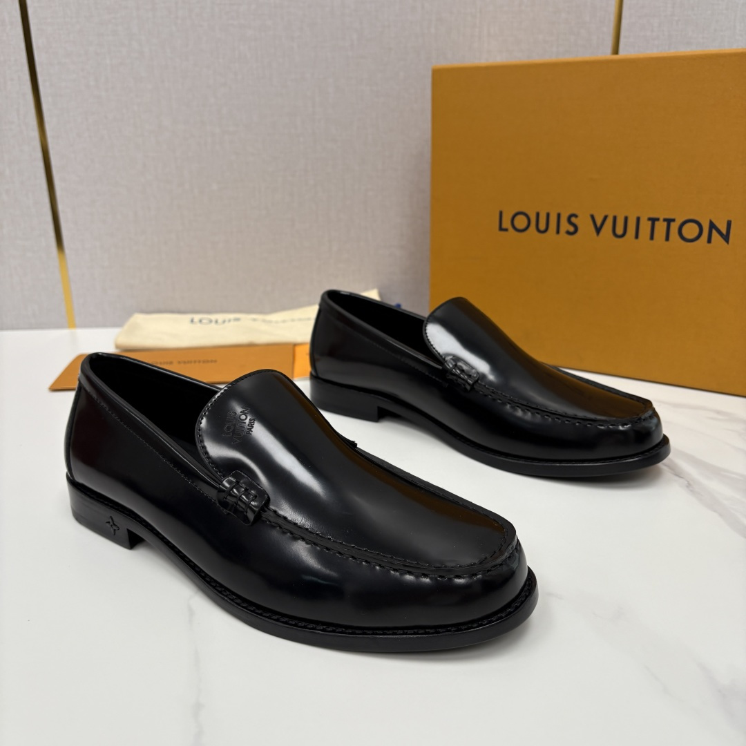 💋💍L家新品 LOUI* 乐福鞋皮鞋 官方 9,350 本款Major乐福鞋皮鞋系列采用进口小牛皮/开边