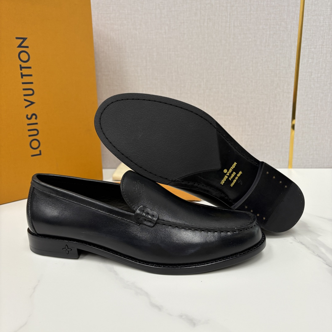 💋💍L家新品 LOUI* 乐福鞋皮鞋 官方 9,350 本款Major乐福鞋皮鞋系列采用进口小牛皮/开边