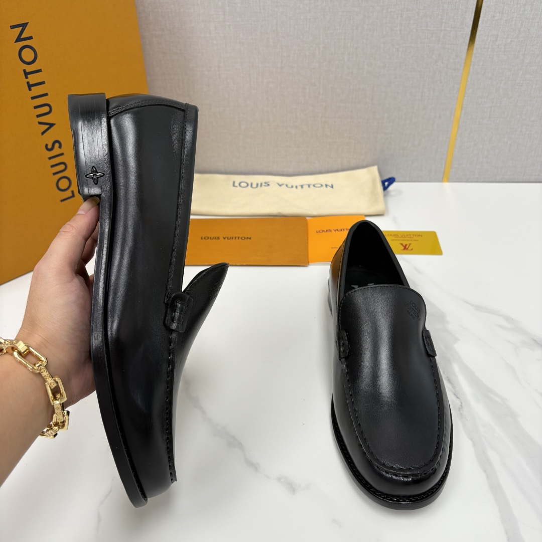 💋💍L家新品 LOUI* 乐福鞋皮鞋 官方 9,350 本款Major乐福鞋皮鞋系列采用进口小牛皮/开边