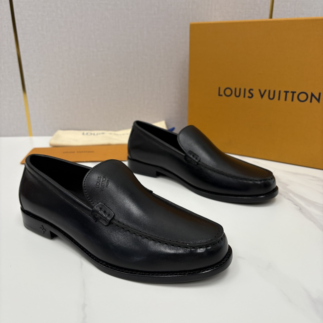 💋💍L家新品 LOUI* 乐福鞋皮鞋 官方 9,350 本款Major乐福鞋皮鞋系列采用进口小牛皮/开边