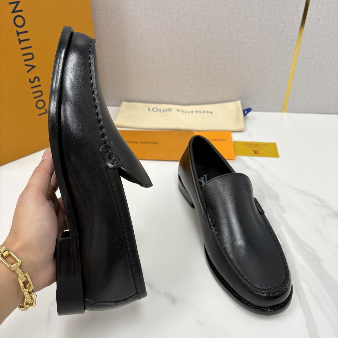 💋💍L家新品 LOUI* 乐福鞋皮鞋 官方 9,350 本款Major乐福鞋皮鞋系列采用进口小牛皮/开边