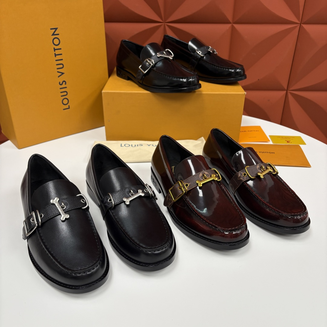 💋💍L家新品 LOUI* 乐福鞋皮鞋 官方 9,350 本款乐福鞋皮鞋系列采用进口小牛皮/开边珠亮面皮饰