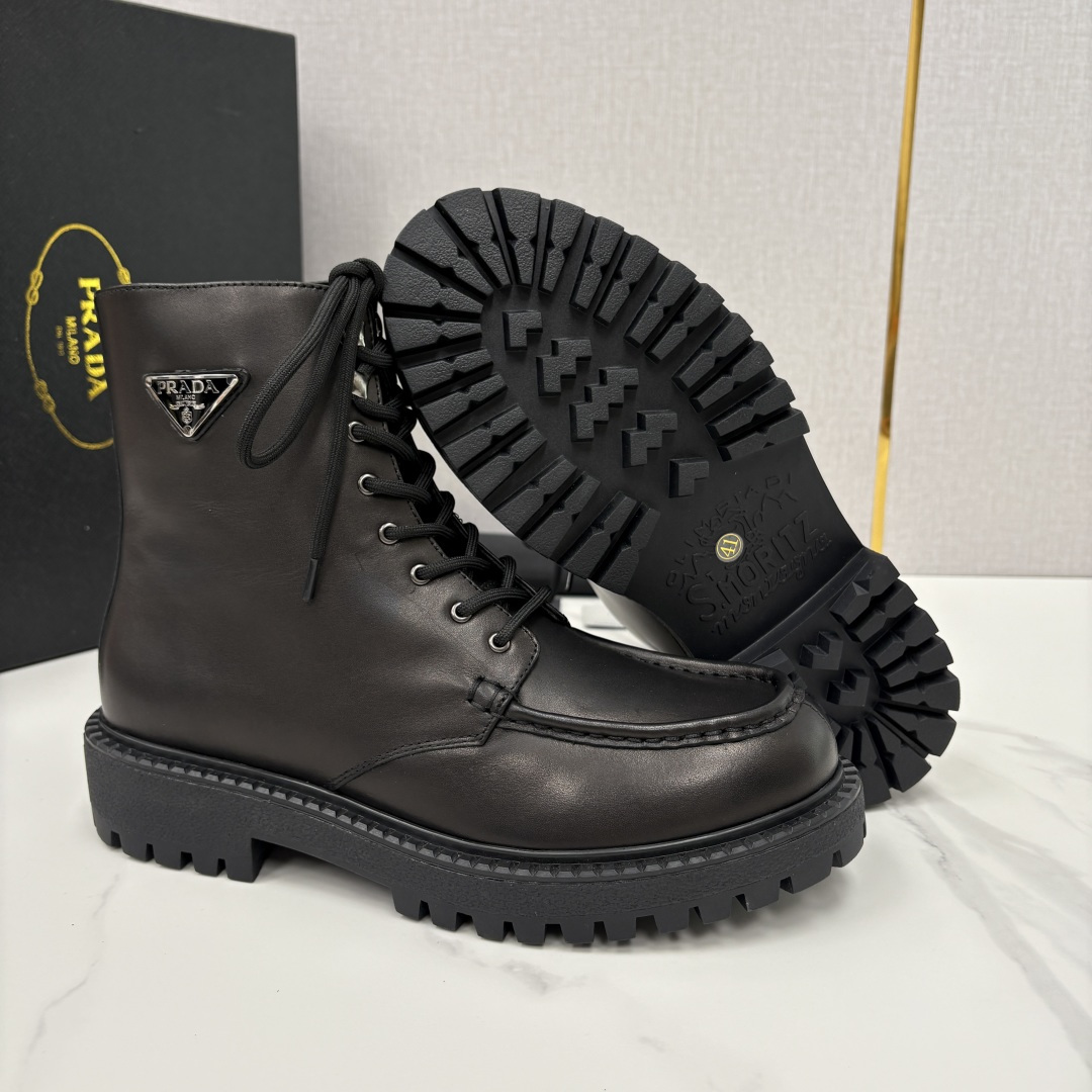 💋💍P家新品 PRAD* 普拉-达 最新秋冬男士走秀新款高帮皮靴 ， 皮革系带厚底男靴，是兼具质感与潮流