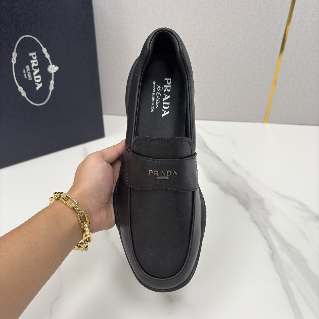 💋💍P家新品 Prad* 普拉-达 莞产出品 新款男士一脚蹬休闲乐福鞋 精准贴合它的设计与质感 采用进口