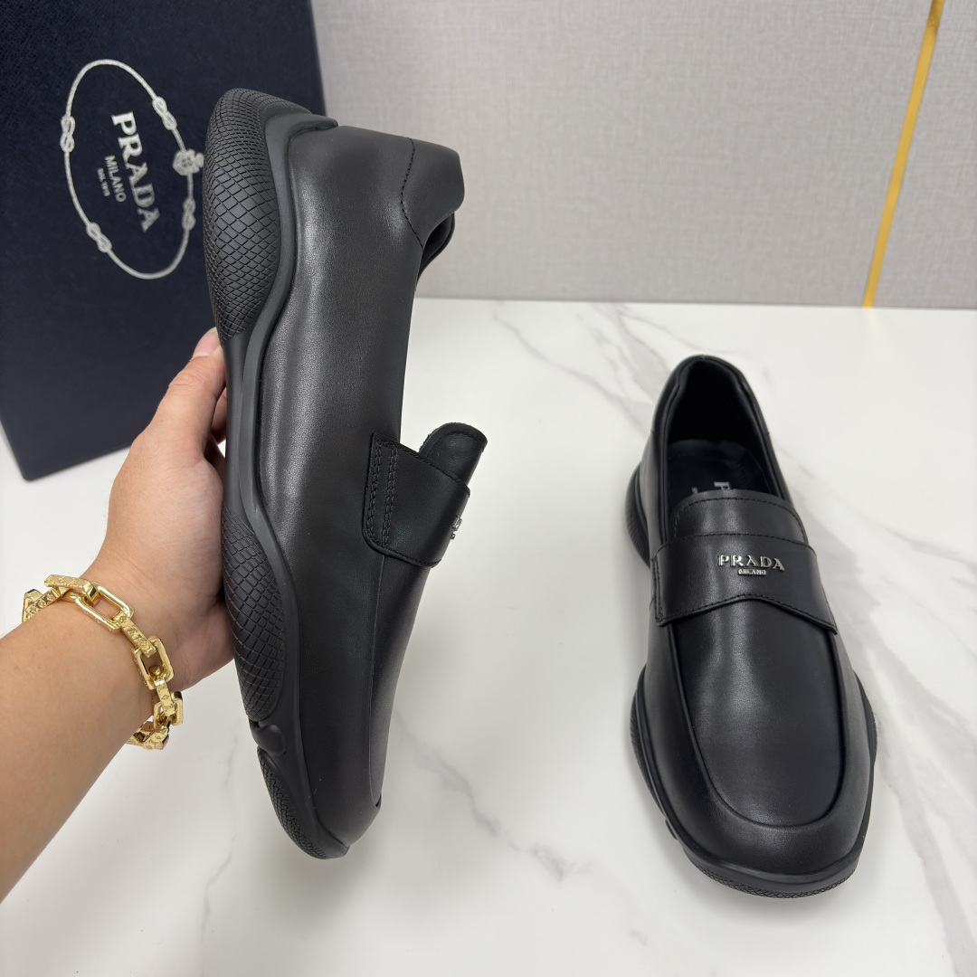 💋💍P家新品 Prad* 普拉-达 莞产出品 新款男士一脚蹬休闲乐福鞋 精准贴合它的设计与质感 采用进口