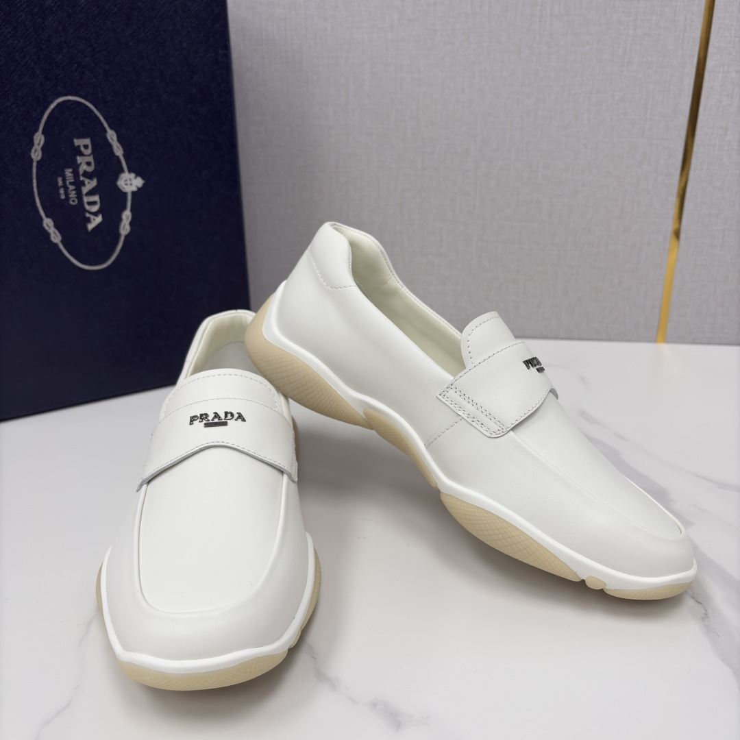 💋💍P家新品 Prad* 普拉-达 莞产出品 新款男士一脚蹬休闲乐福鞋 精准贴合它的设计与质感 采用进口