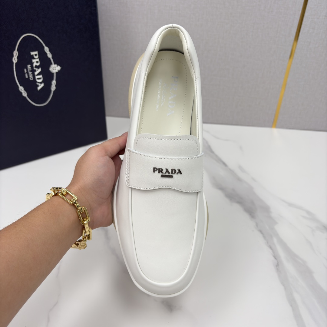 💋💍P家新品 Prad* 普拉-达 莞产出品 新款男士一脚蹬休闲乐福鞋 精准贴合它的设计与质感 采用进口