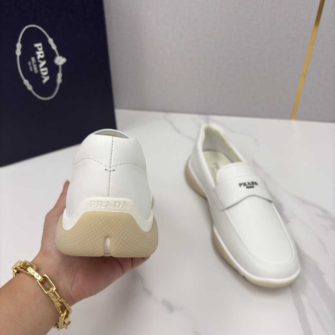 💋💍P家新品 Prad* 普拉-达 莞产出品 新款男士一脚蹬休闲乐福鞋 精准贴合它的设计与质感 采用进口
