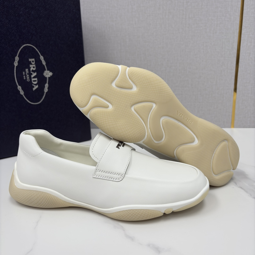 💋💍P家新品 Prad* 普拉-达 莞产出品 新款男士一脚蹬休闲乐福鞋 精准贴合它的设计与质感 采用进口