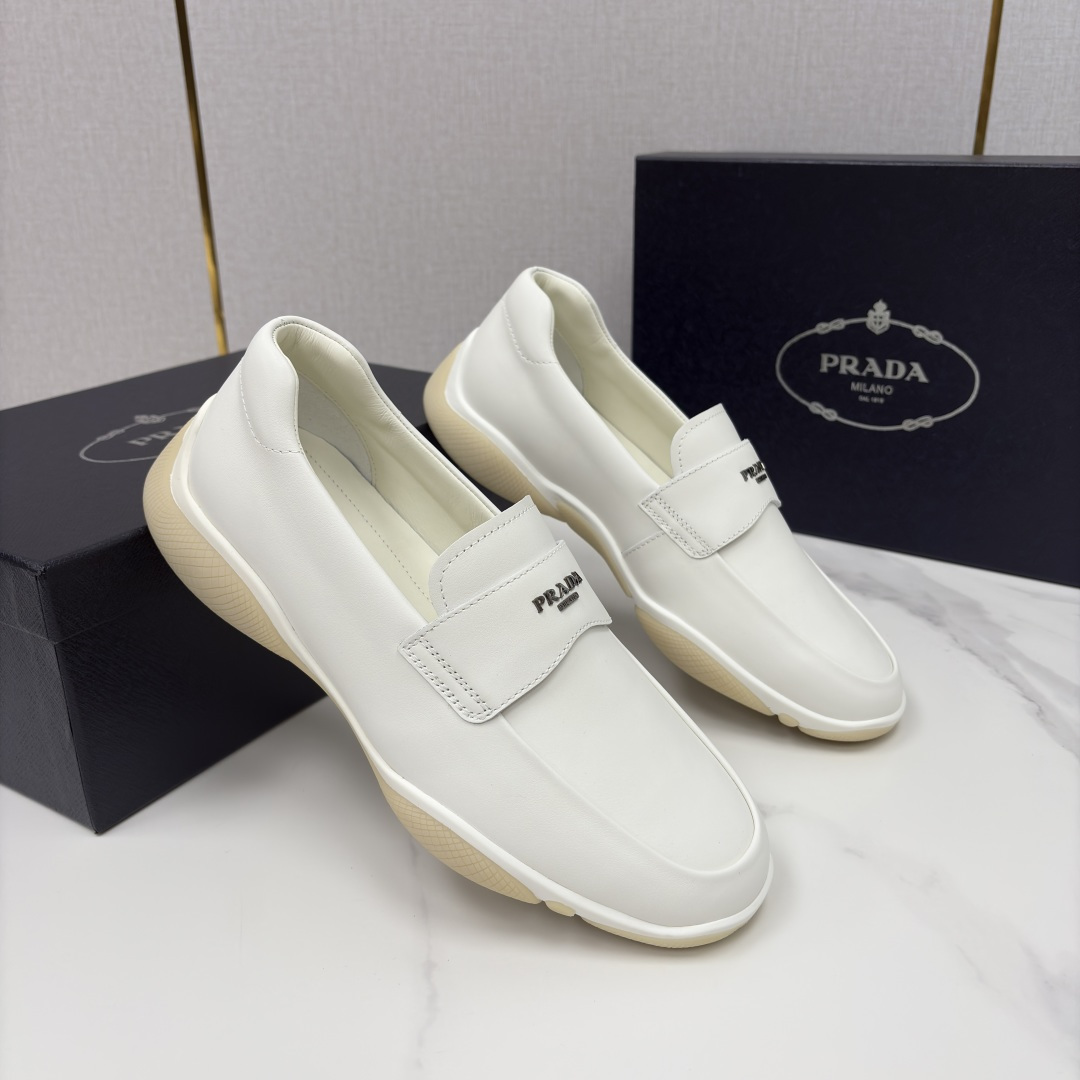 💋💍P家新品 Prad* 普拉-达 莞产出品 新款男士一脚蹬休闲乐福鞋 精准贴合它的设计与质感 采用进口